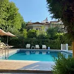 Uestuen Ξενοδοχείο με διαμερίσματα Μαρμαρίς