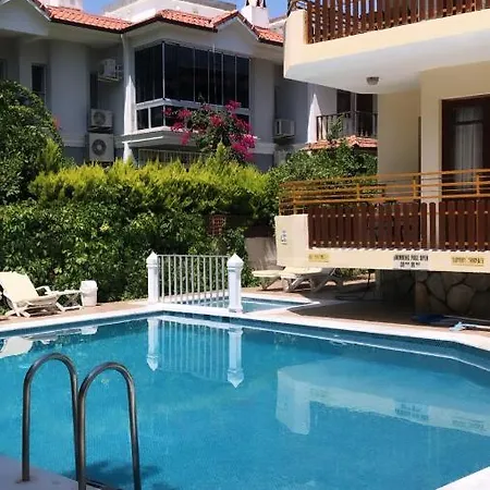 Aparthotel Uestuen 3*