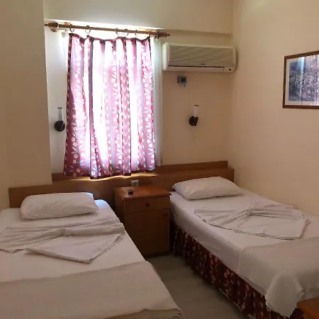 Aparthotel Uestuen 3*