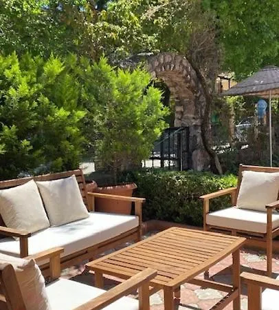 Uestuen Aparthotel 3*