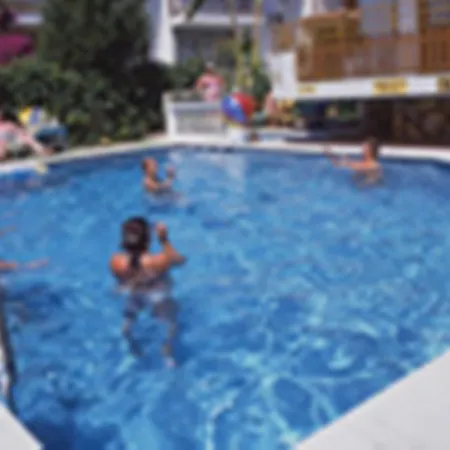 Uestuen Aparthotel 3*