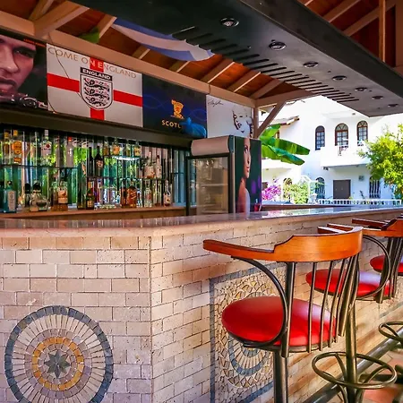 Aparthotel Uestuen 3*