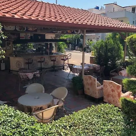 Uestuen 公寓式酒店 3*