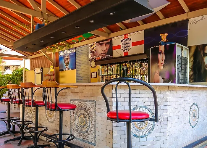 Uestuen מלון דירות 2*