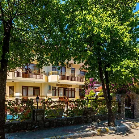 Uestuen Aparthotel 3*