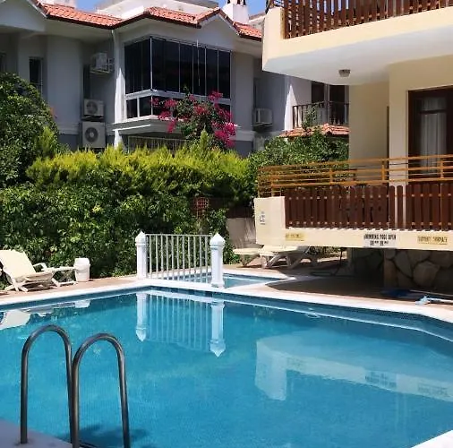 Aparthotel Uestuen 2*