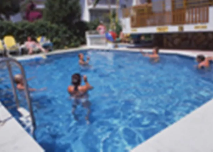 Uestuen Aparthotel 2*